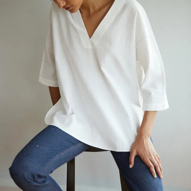 V-neck solid color three-quarter sleeve pullover shirt